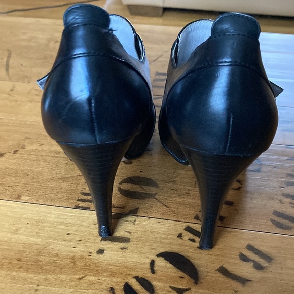 2 for $10 Max Studio Black Leather Shoe - Picture 4 of 11
